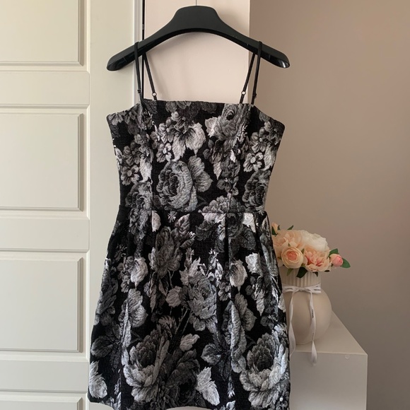 Rinascimento Italy Black & Silver Floral Dress – NWT - Picture 2 of 5